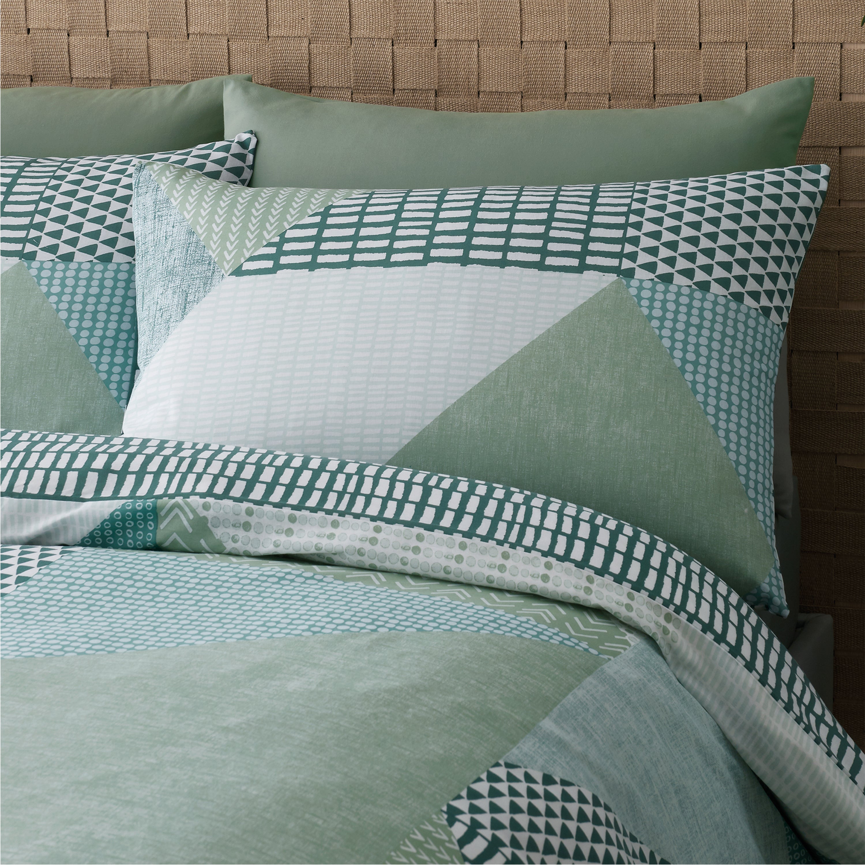 Larsson Geo Reversible Duvet Cover Set, Green